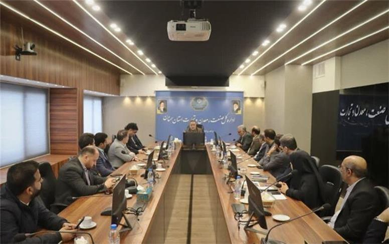 جلوگیری از خام‌فروشی‌ها راهبرد استان سمنان در بخش معادن است