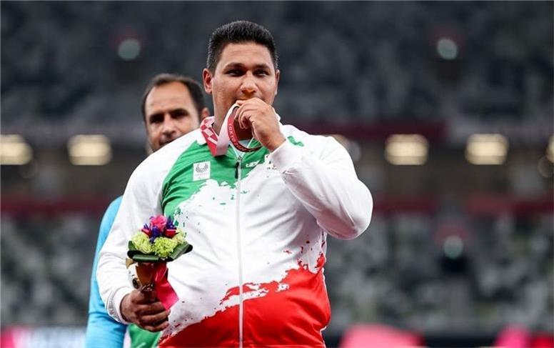آقای استاندار فارس قهرمان پارالمپیک را دریابید