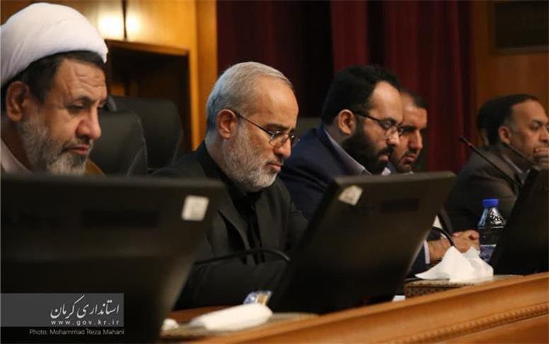 سرمایه گذاران از دستگاه‌های اجرایی گلایه دارند/ یک کارشناس سرمایه‌گذار را معطل می‌کند!