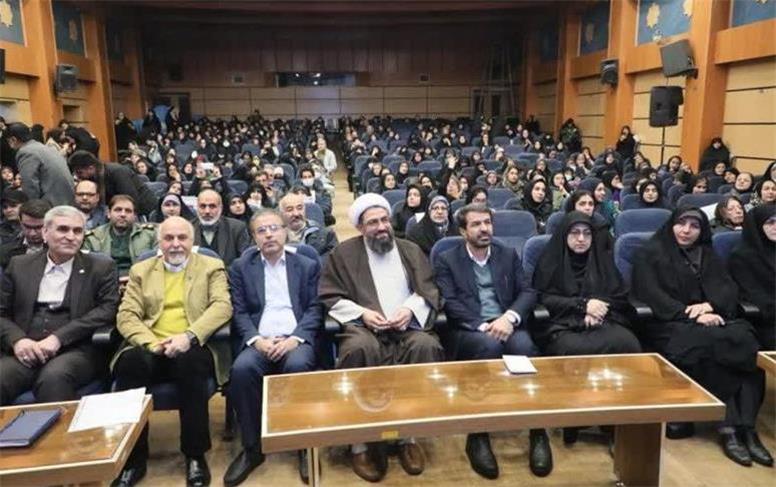 نقش زنان در شعار «تدبیر، تلاش و توسعه»‌ / نگاه استاندار همدان به نقش زنان در توسعه
