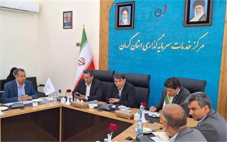 برای احداث نیروگاه خورشیدی با کمبود زمین مواجه هستیم