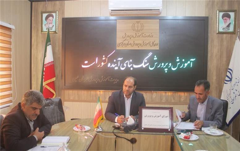 نباید به پژوهش و تحقیق به عنوان یک موضوع سطحی نگاه کرد