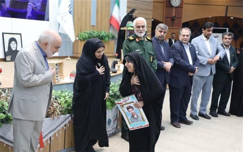 جوانان و دانش‌آموزان تاریخ سیاسی معاصر را به دقت مطالعه کنند