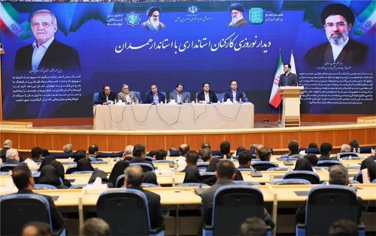دیدار نوروزی کارکنان استانداری با استاندار همدان