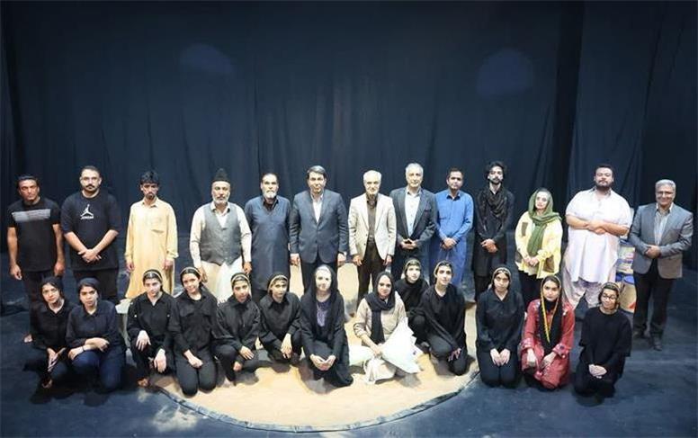 هنر زبان جامعه است و مسائل اجتماعی را می‌توان با تئاتر منتقل کرد