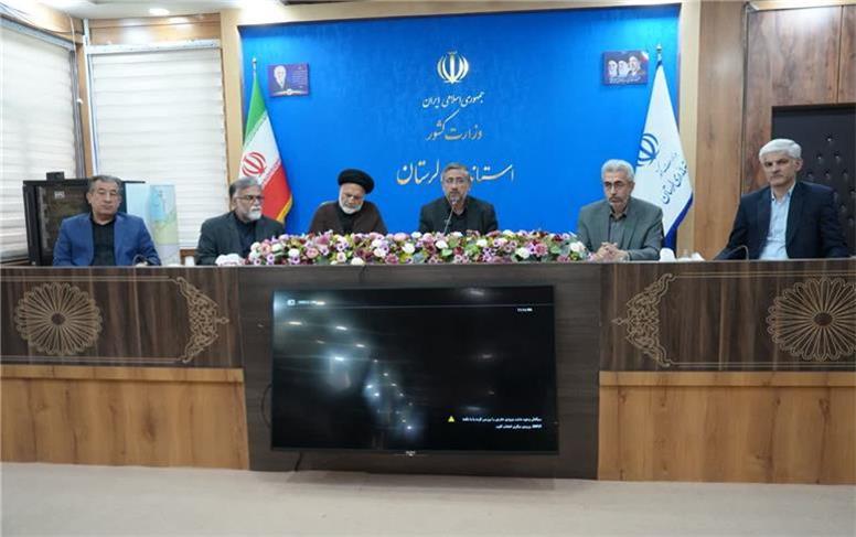 تأکید استاندار لرستان بر شتاب‌بخشی به پروژه‌های اولویت‌دار و تکریم ارباب‌رجوع در نشست با مدیران ستادی