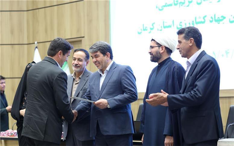باید کشاورزی سازگار با کم‌آبی را در سراسر استان دنبال کرد