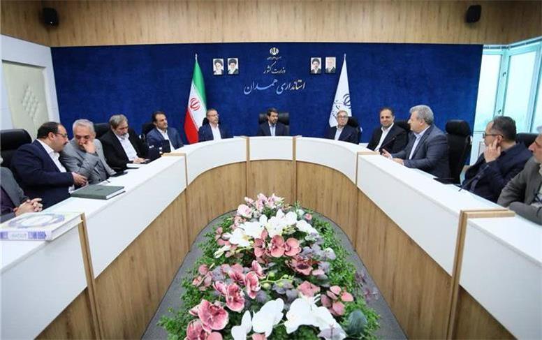 امروز میدان، میدانِ خدمت و تبیین دستاوردهای نظام است