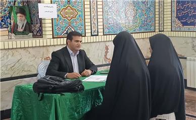حضور فرماندار رزن به عنوان دبیر ریاضی در مصلای نماز جمعه