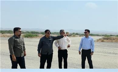 بازدید فرماندار میناب از اراضی طرح جوانی جمعیت میناب