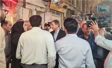 بازدید میدانی استاندار اصفهان از بازار بزرگ و مواجهه بی‌واسطه با مطالبات مردم