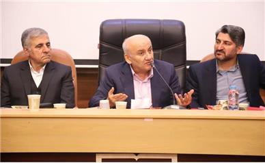 نقش دولت سیاست‌گذاری و نظارت است، نه دخالت در فعالیت بخش خصوصی